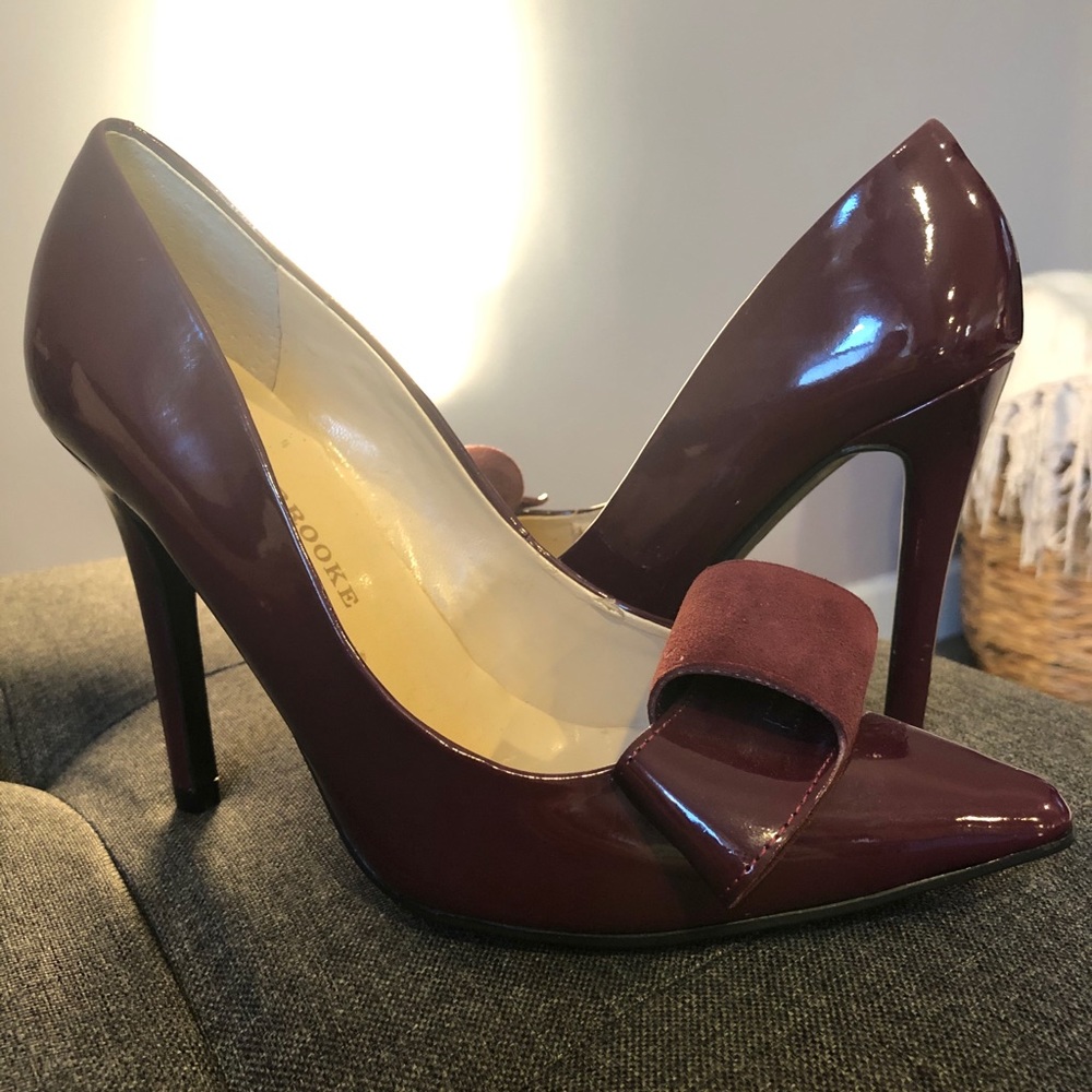 Audrey Brooke Burgundy size US 5 1/2M.